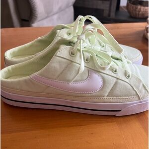Nike back out tennis shoes